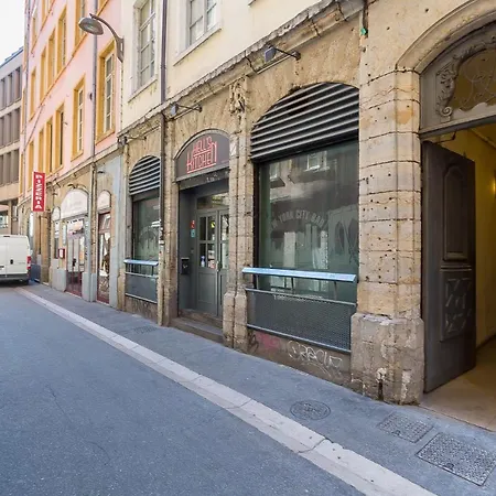 Large Renovated Studio *lyon 1st Arr* *